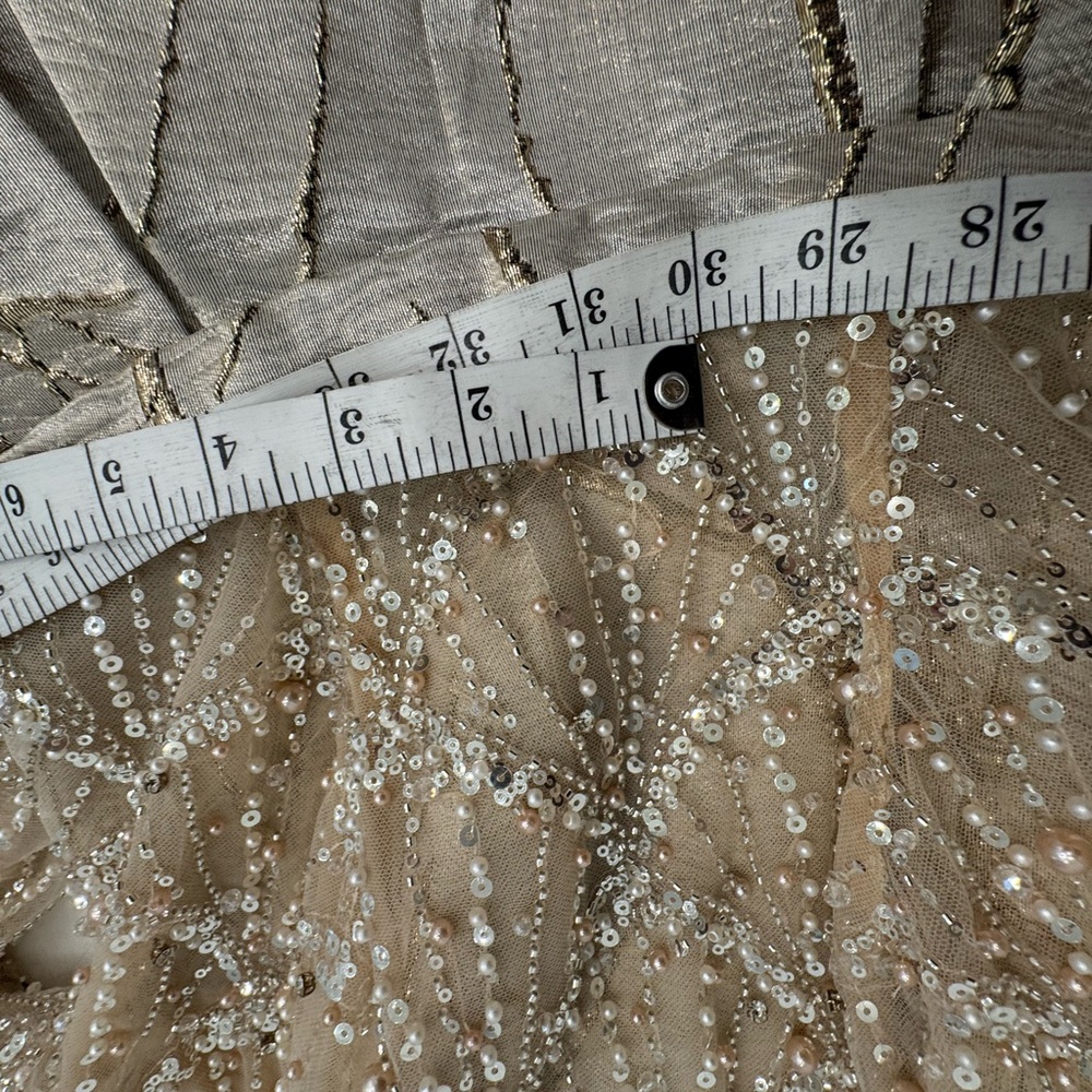Mac Duggal Ivory and Teal Floral Ball Gown Dress

Tailored to fit - Picture 12 of 17
